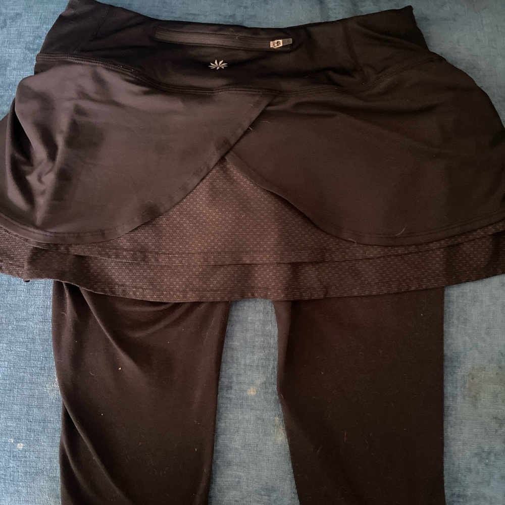 Athleta Women’s Size Sm Skirt with Leggings Capris Black Running, Yoga, Tennis